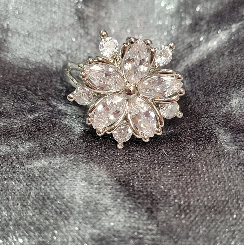 White Zircon Cherry Blossom Ring - Picture 3 of 4